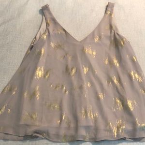 V-neck front and back swing tap top